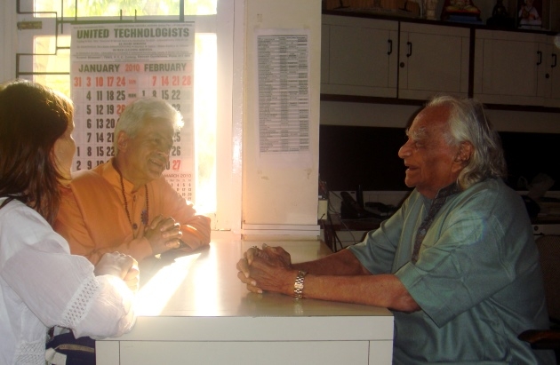 Encuento con H.H. B.K.S. Iyengar Jí Mahá Rája  - Pune, India - 2009, diciembre