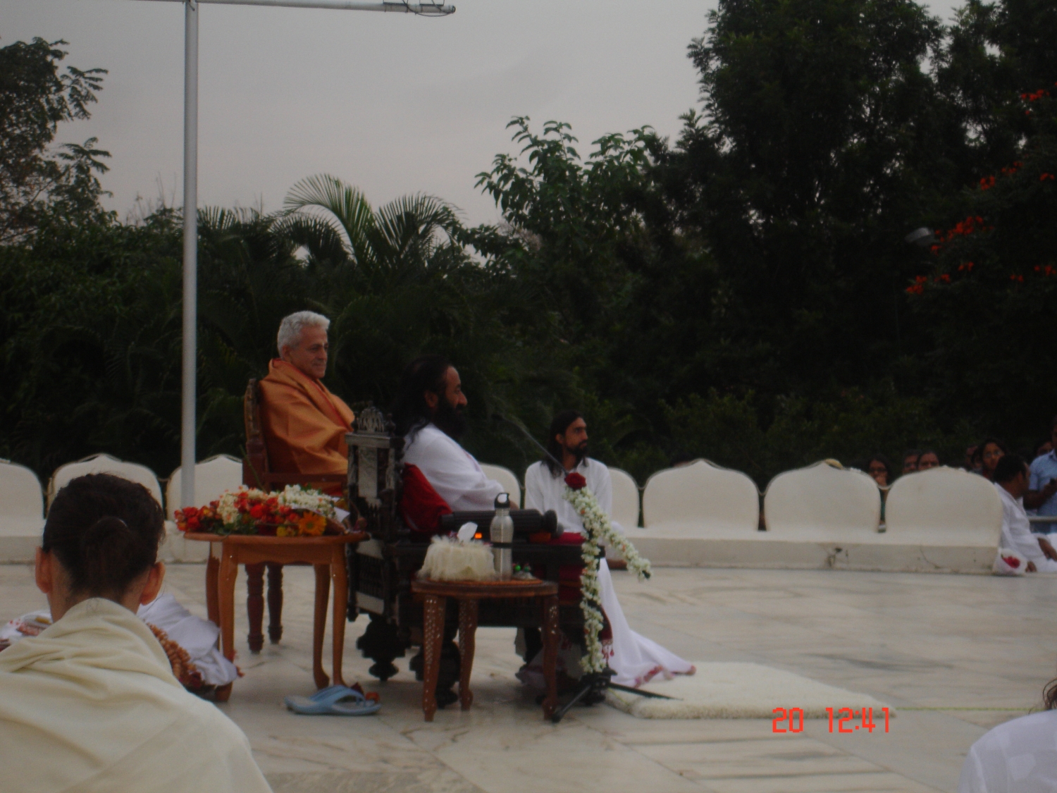 Encontro de H.H. Jagat Guru Amrta Súryánanda Mahá Rája com Shrí Shrí Ravi Shankar - Sede da Art of Living Foundation, Bengaluru, Índia - 2010, Janeiro
