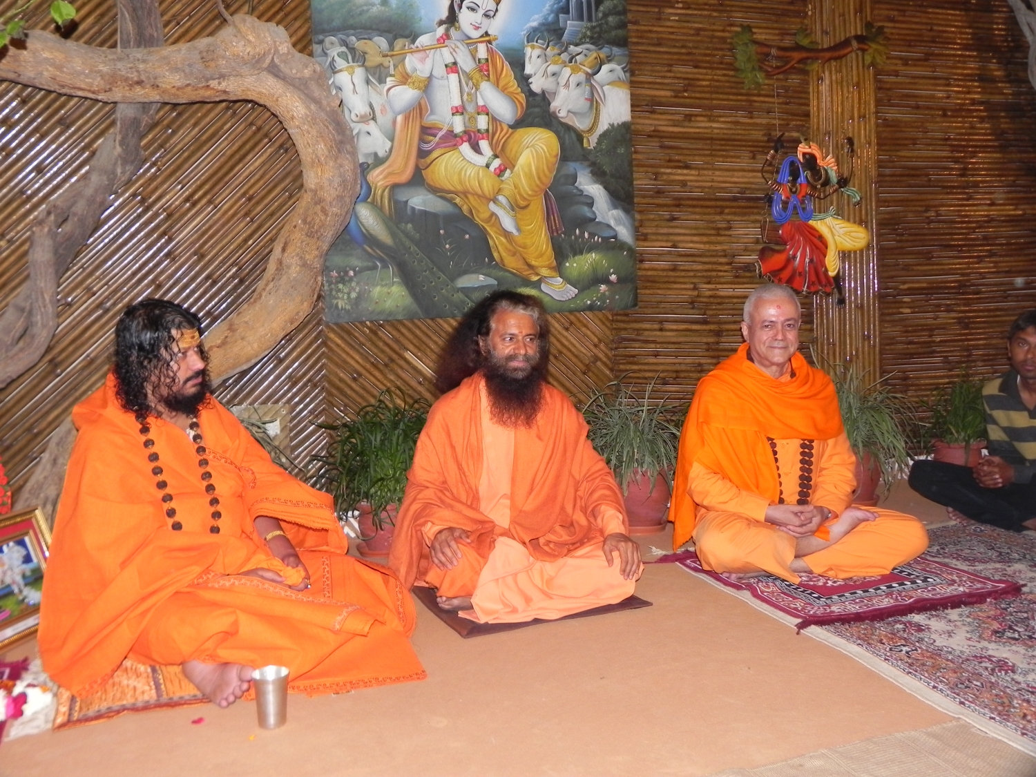 Encontro de H.H. Jagat Guru Amrta Sūryānanda Mahā Rāja com H.H. Pujya Svámin Chidanand Sarasvatiji Maharaj, visita ao Parmarth Niketan Áshrama, rshikesh, Índia - 2013, Março