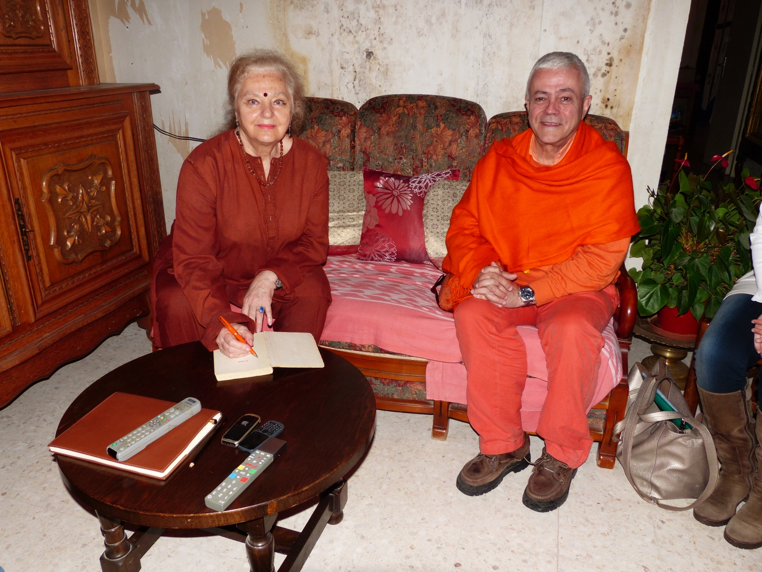Encontro de H.H. Jagat Guru Amrta Sūryānanda Mahā Rāja com Tara Michaël - Arles, Provença - 2013, Maio