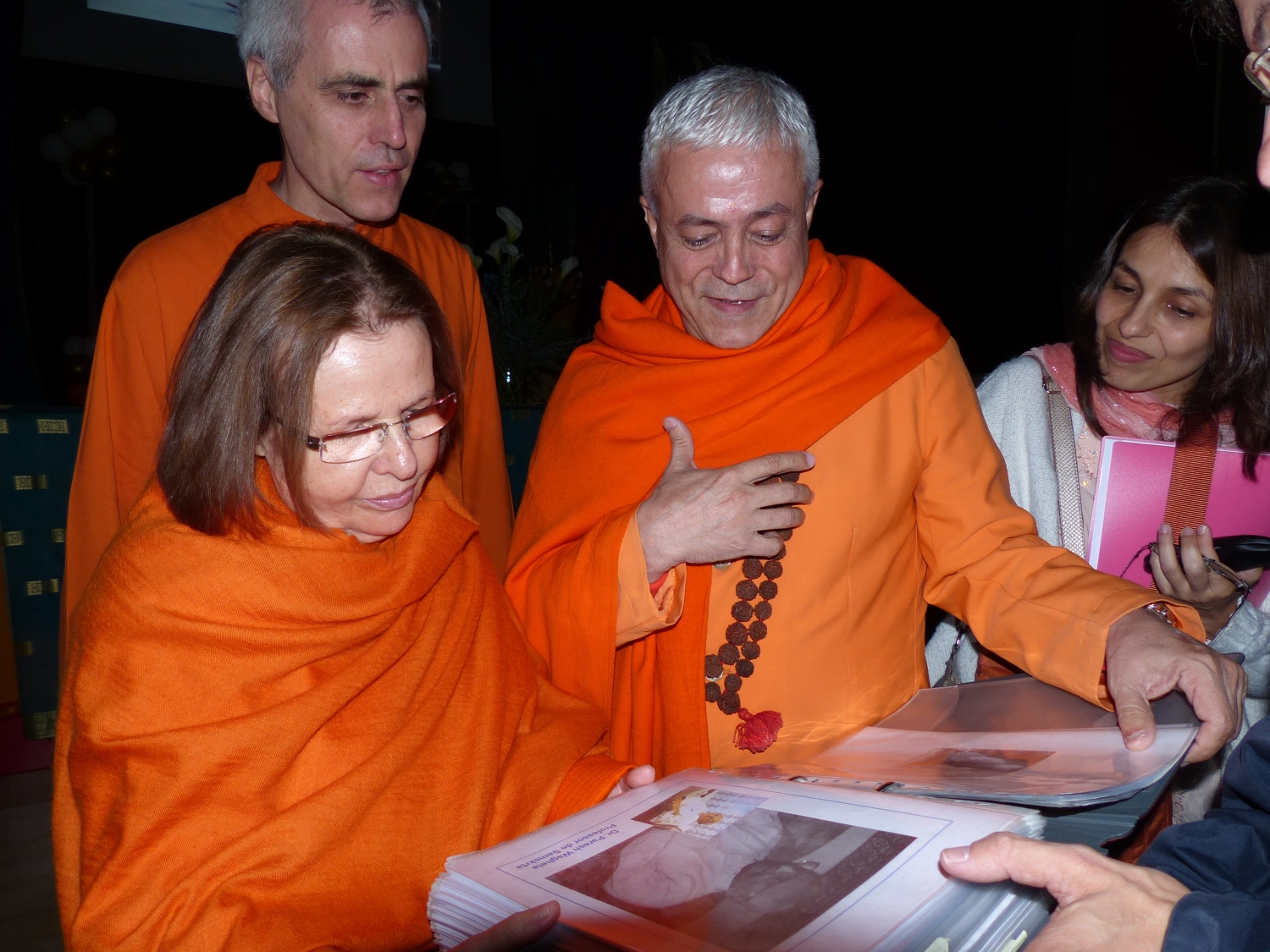 Encontro de H.H. Jagat Guru Amrta Sūryānanda Mahā Rāja com Swami Durgánanda, Directora dos Centro Shivánanda na Europa